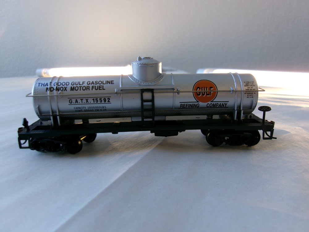 Model Power Mantua Classics 732593 HO Scale 40' Single Dome Tank, Gulf #15592