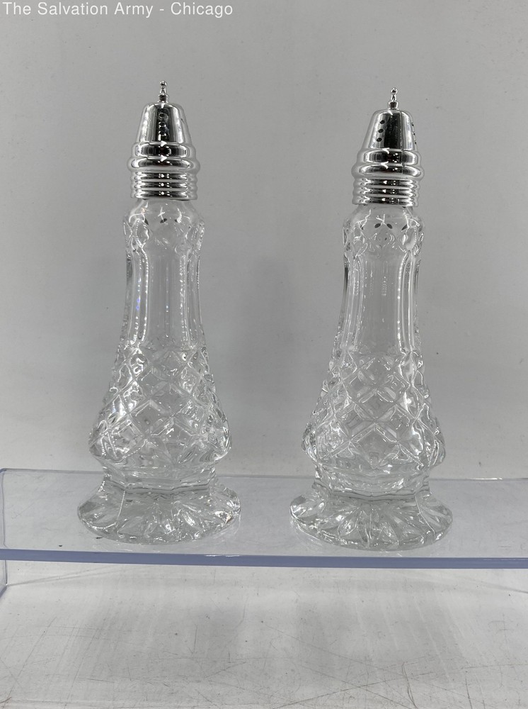 Clear Crystal Glass Diamond-Cut Pattern Footed Salt And Pepper Shakers Set Of 2