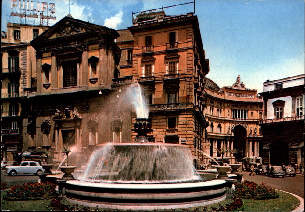 Piazza Trieste e Trento Naples Italy vintage postcard u648
