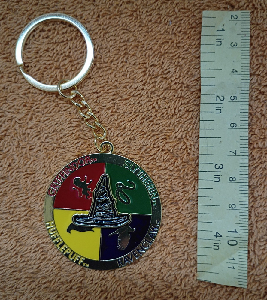 Brand New! HARRY POTTER HOGWARTS KEYCHAIN W/ ROTATING HAT key ring keyring chain