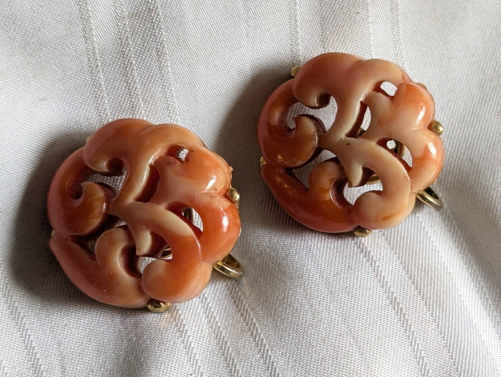 MV Villano coral orange clip on earrings 1