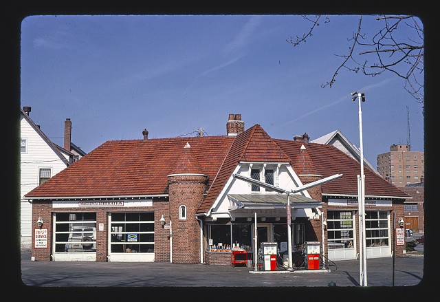 Photo:Omaha Nebraska 1980 Skip's Skelly Service Station Gas Station