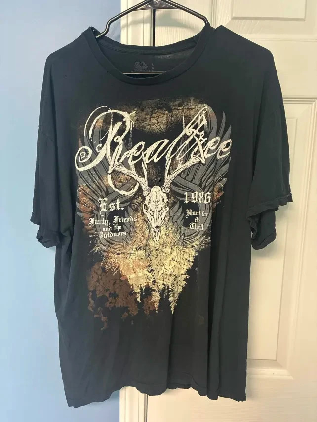 Realtree Men's Large Graphic T-Shirt Deer Skull Wings Hunt for the Thrill
