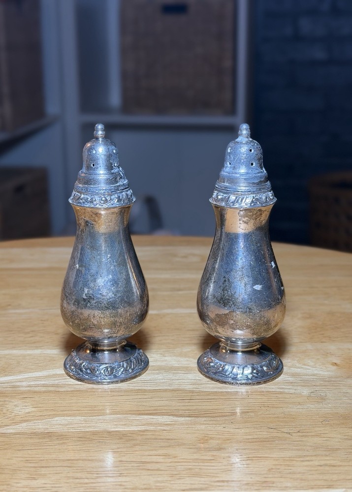 Vintage Oneida Community Henley Silver Plate Salt & Pepper Shakers