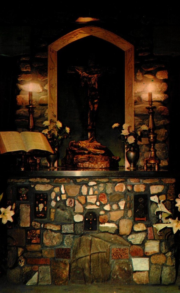 Chaplain's Altar, Cathedral Of The Pines, Rindge, N.H., Vintage Postcard