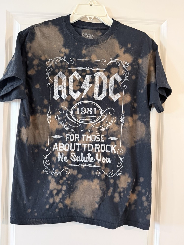 AC/DC 1981 For Those About To Rock T-Shirt Mens M Black Distressed Band Tee