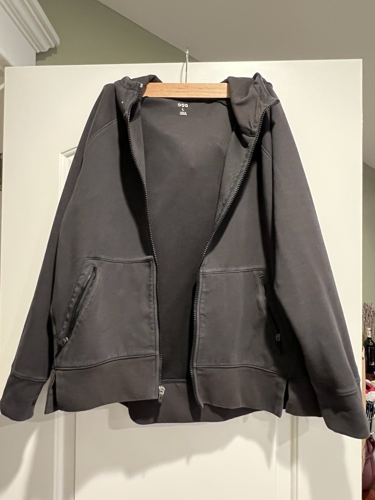 DSG black zip up size L