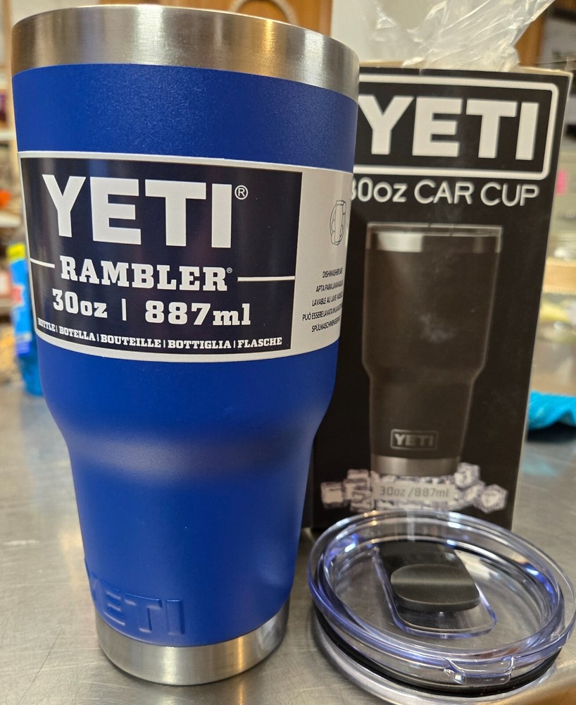 YETI Rambler 30 oz Stainless Steel Vacuum Insulated Tumbler in Navy Blue