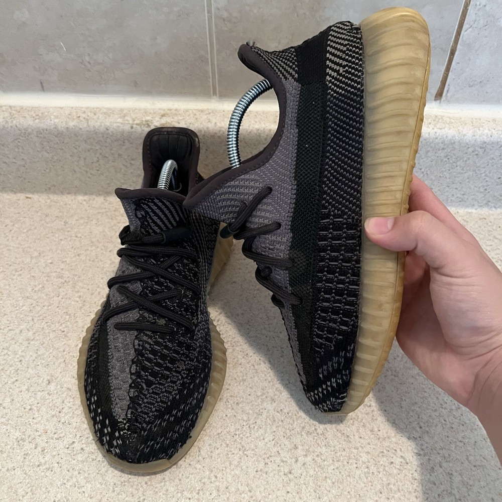 Size 6 - adidas Yeezy Boost 350 V2 Low Carbon