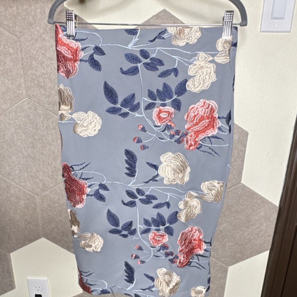 ECI Gray Pink Embroidered Floral Satin Pencil Skirt Knee Length Women’s Size S