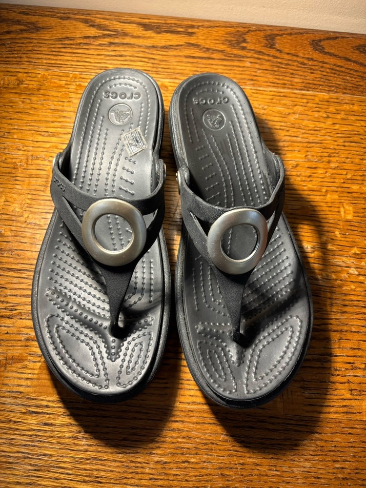 Crocs Sanrah Matte Circle Slide Sandal Women's Size 6 Black