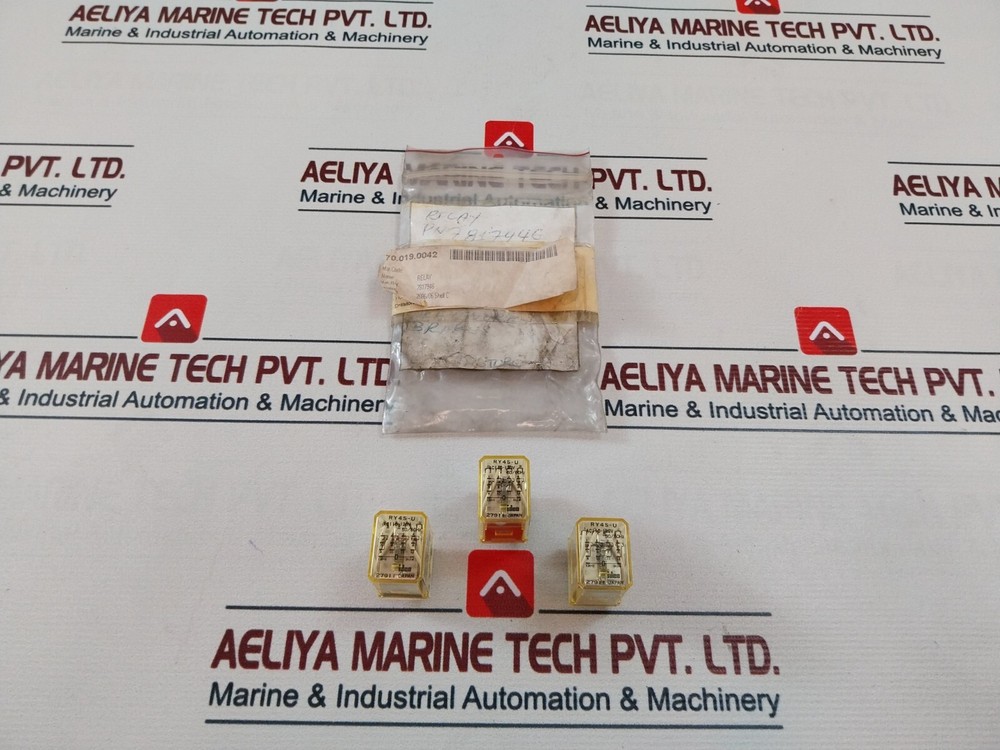 Lot of 3X Idec Ry4s-u Relay AC 110-120V 50/60HZ IEC 255-0-20