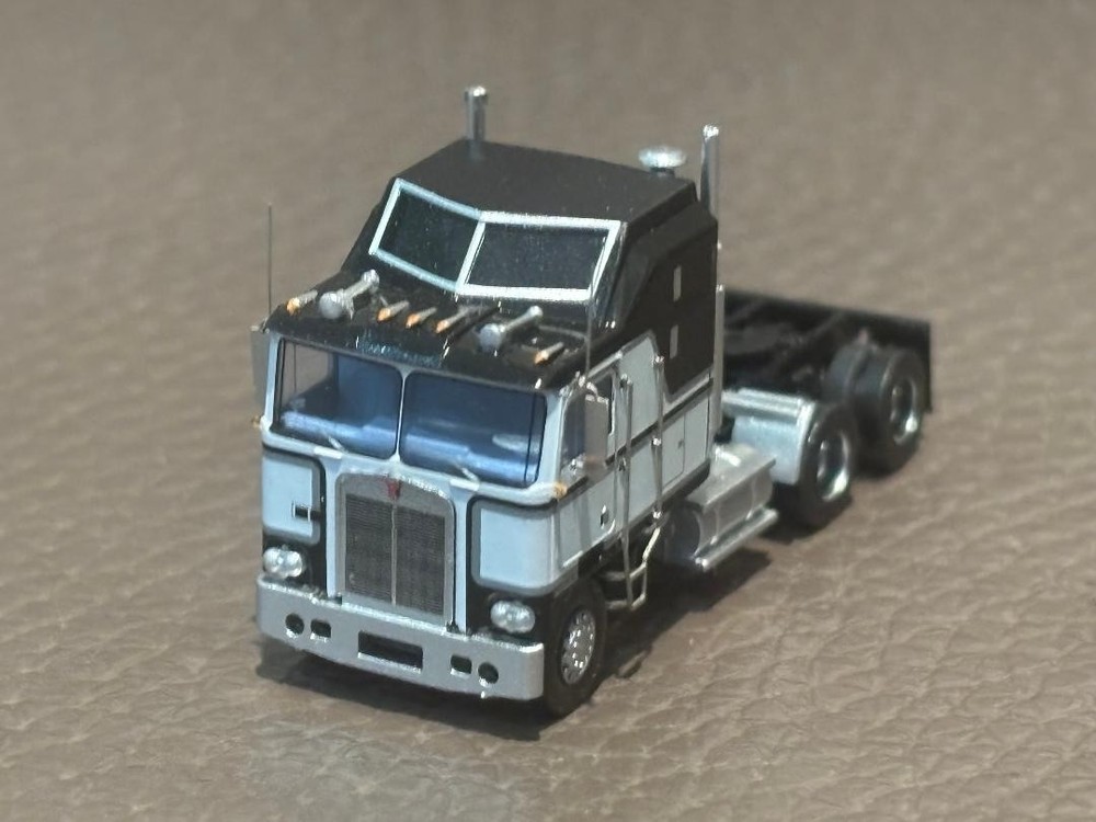 Trainworx N Scale 41065 Kenworth K100 Aerodyne Tractor   Potomac  Black & White