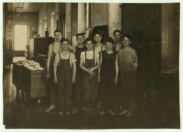 King Philip Mill,Fall River,Massachusetts,Child Labor,Lewis Wickes Hine,1916,3
