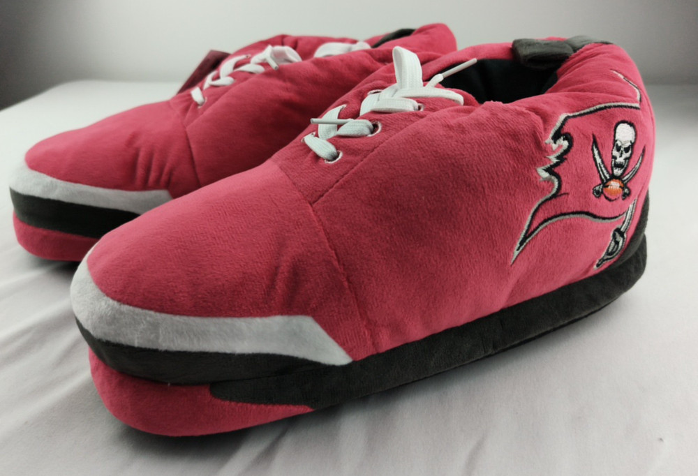 Tampa Bay Bucs FOCO Men's NFL Team Logo Plush Oversized Sneaker Slipper Size XL