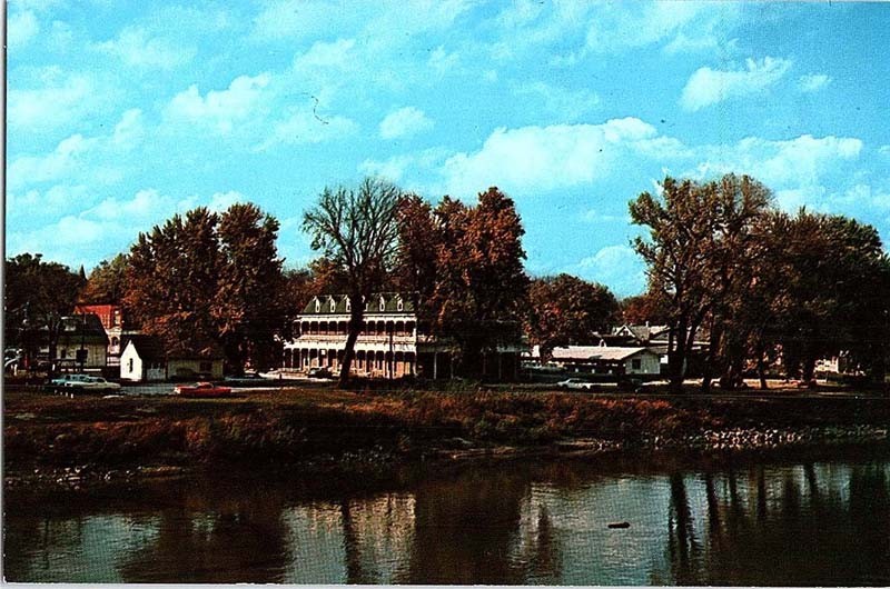 Postcard HOTEL SCENE Keosauqua Iowa IA m/09 AI8714