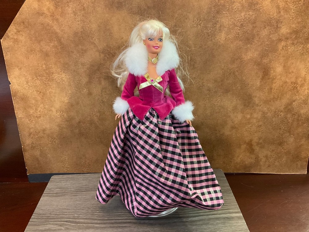 Vintage 1996 Mattel Avon Winter Rhapsody Barbie Doll #16353 Special Edition
