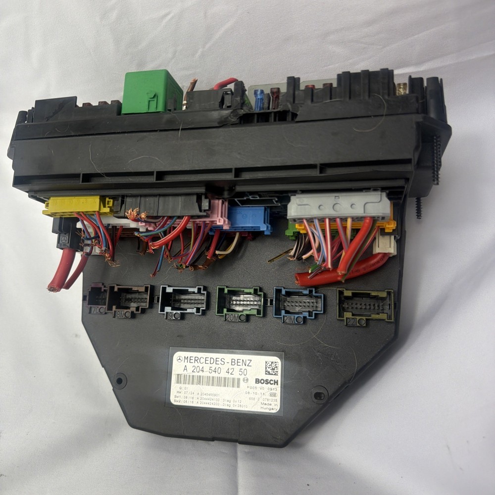 2008-2014 Mercedes-Benz C300 SAM Fuse Box Control Module A2045404250