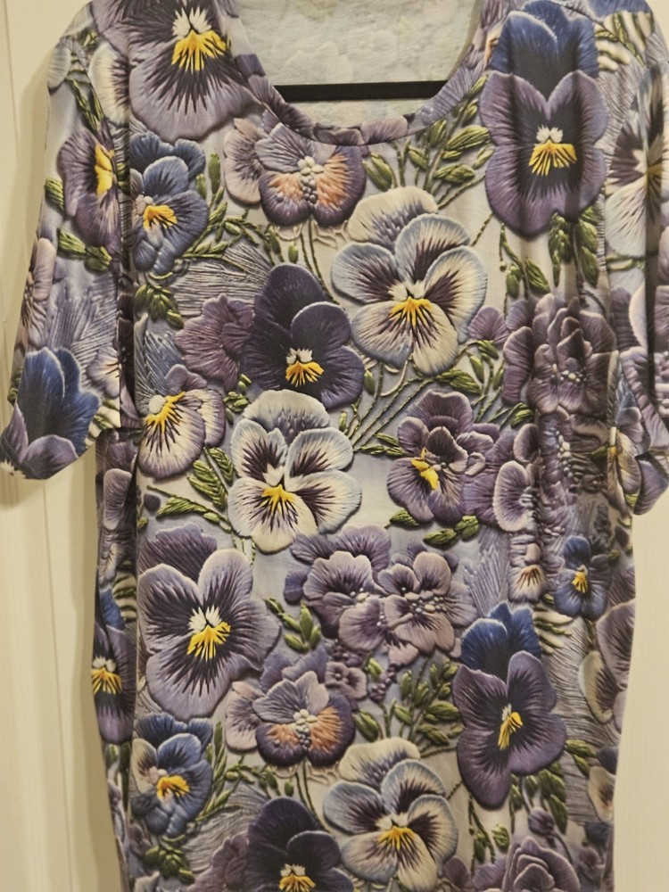 Women’s Purple Floral Textured Knit Stretch Scoop Neck Short Sleeve Tee L