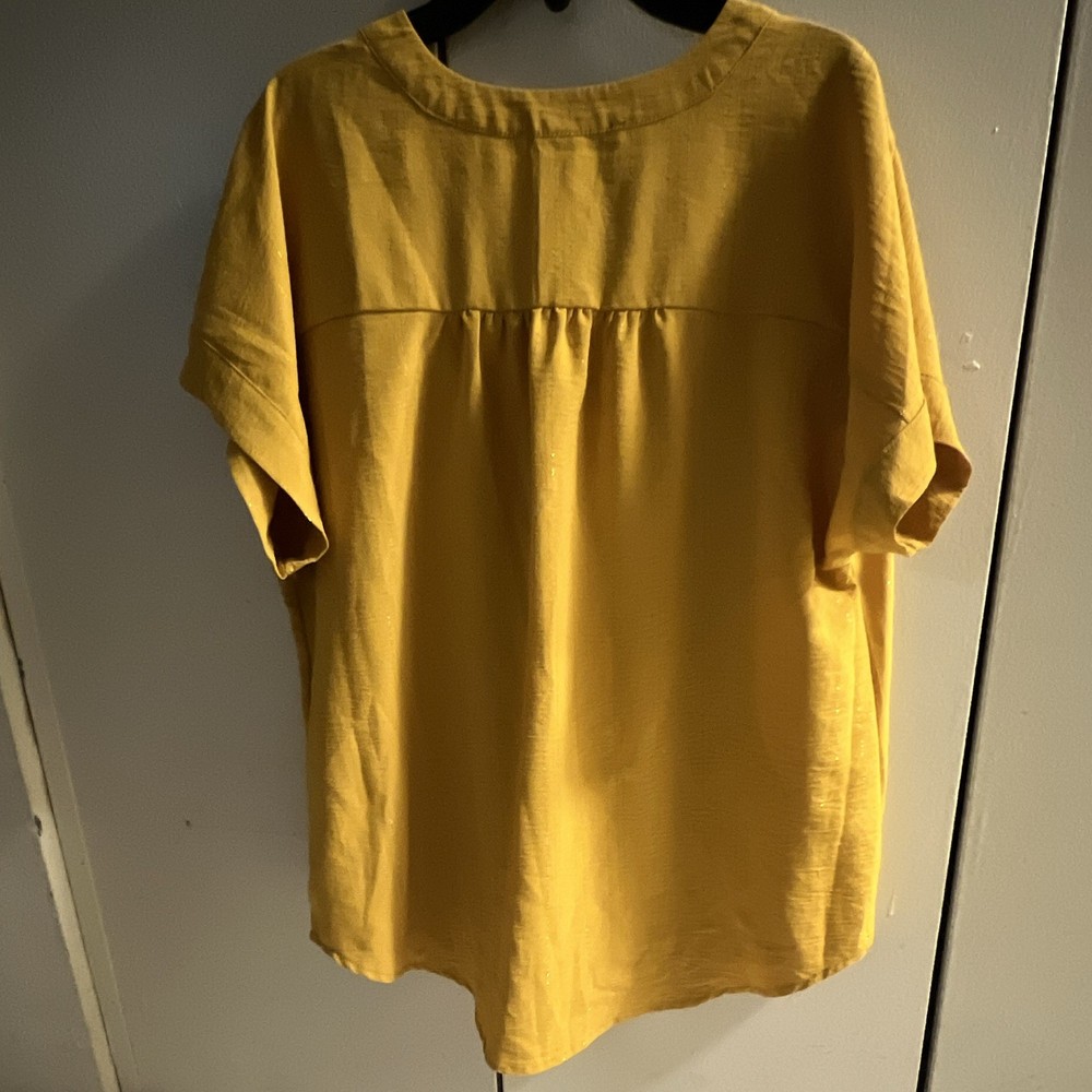 Cover Story Women's Yellow Solid V-Neck Button Short Sleeve Blouse Top M
