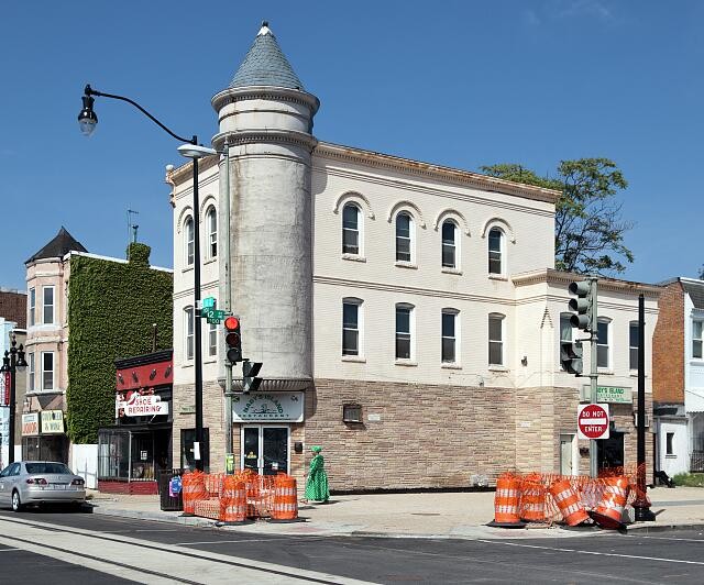 Photo:Washington DC H St NE 2010 buildings at 12th St intersection