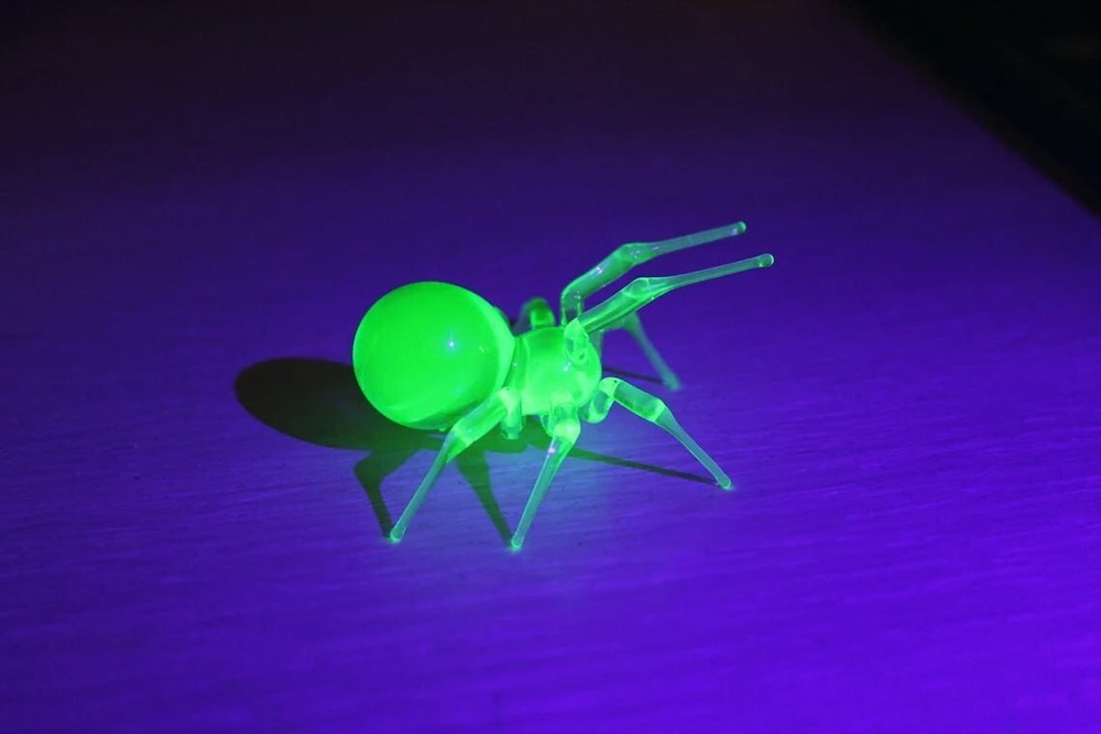 Vintage Vaseline Uranium Glass Spider Figurine Glows Under UV Light  