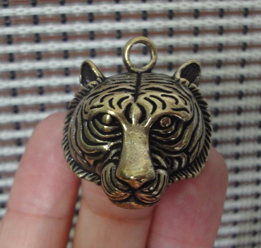 Vintage Brass Tiger Head Pendant Lucky Keychain Bags Charm