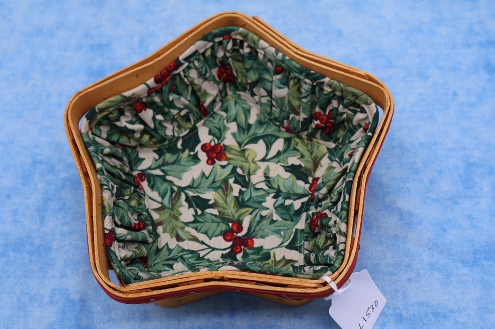 Longaberger 2001 Star Basket with Holly Fabric Liner & Protector 8”