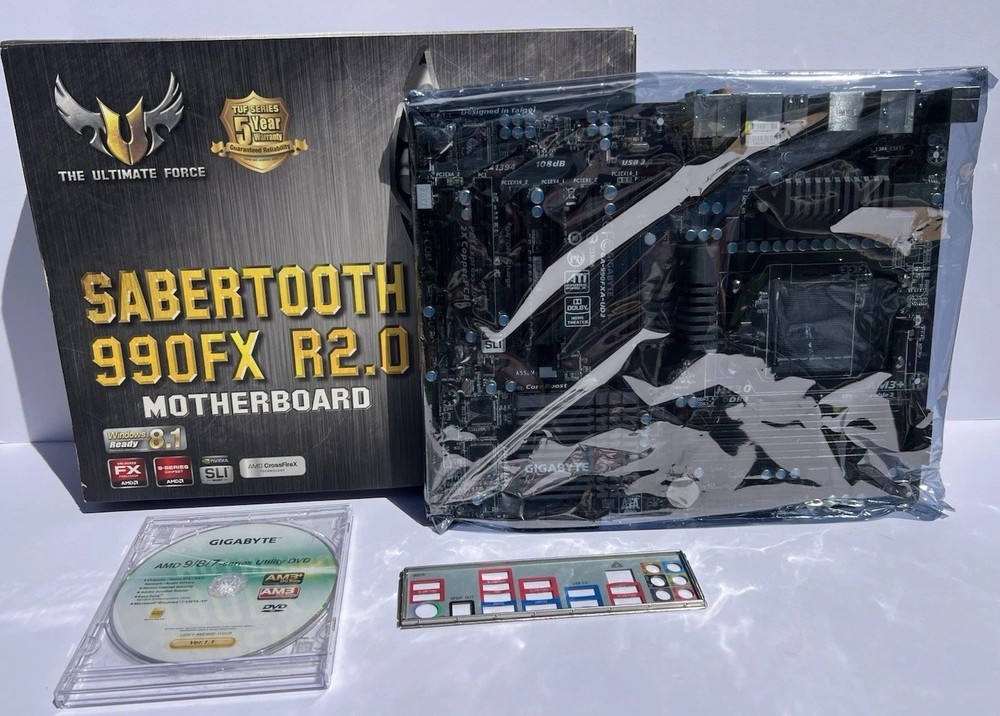Gigabyte GA-990FXA-UD3 AM3+ ATX Motherboard w/ IO Shield- CLEAN