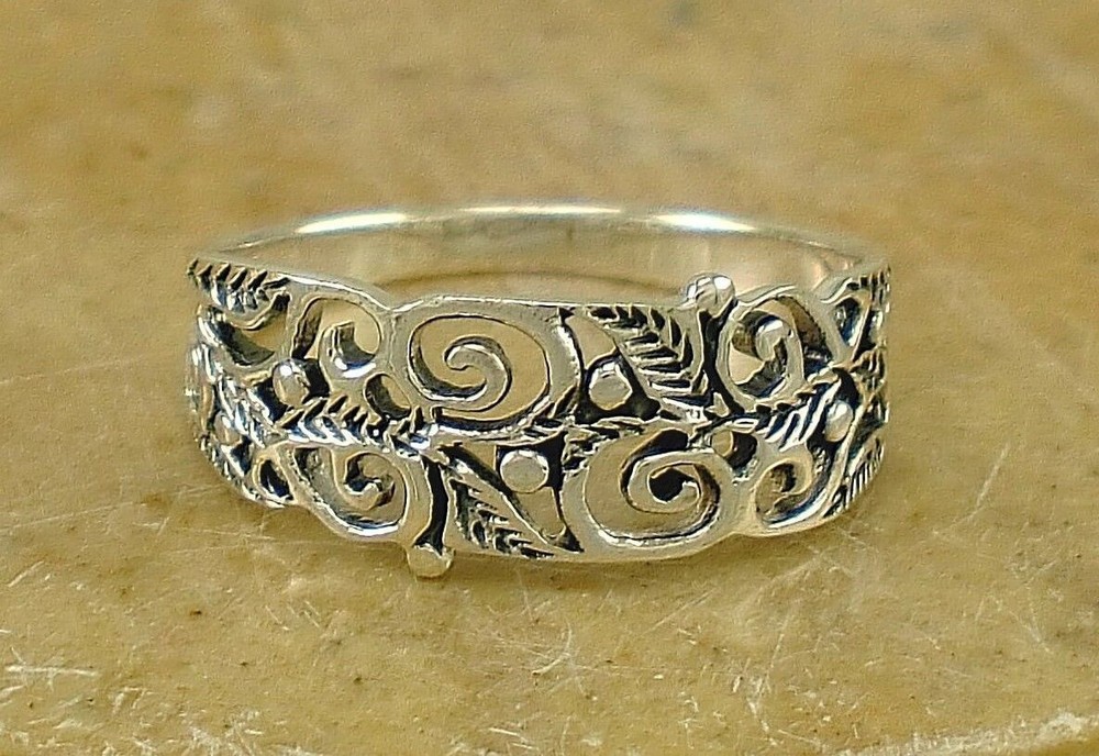 Pretty .925 Sterling Silver VINY FILIGREE ring size 6  style# r2168