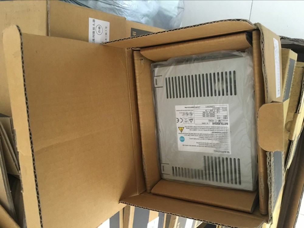 1PC Mitsubishi MR-J2-40C Servo Driver MRJ240C Amplifier Motor Control New In Box