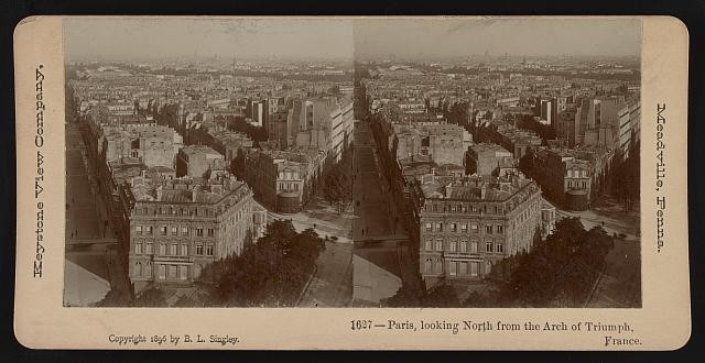 Photo:looking north from the Arch of Triumph, France, Paris