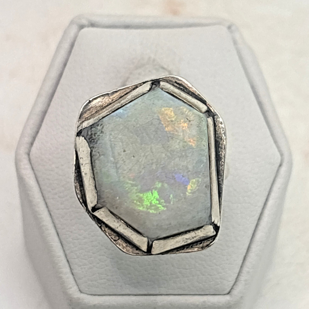 Stunning .925 Vintage Sterling Silver Estate Ring Size 8 with White stone