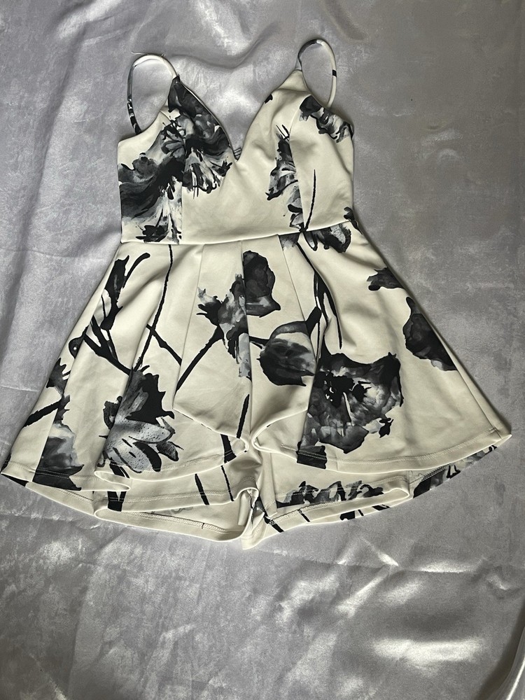 Jumpsuit Privy White Black Floral Sleeveless Strappy V-Neck Romper for Women