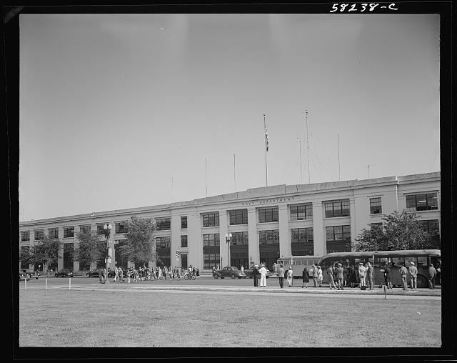 Photo:Washington DC Navy Department Building 1930s Crowd Bus Exterior