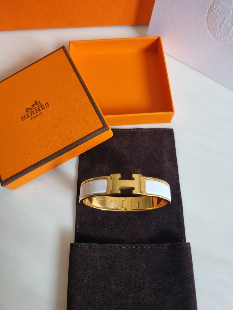 Hermes Clic H bracelet in white enamel, size PM, excellent condition