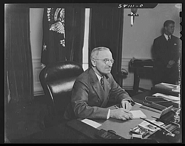 Photo:Franklin D Roosevelt Washington DC 1930s at Desk Oval Office