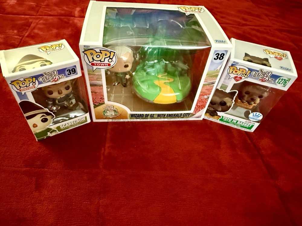 Funko Pop! The Wizard of Oz LOT- Wizard Of Oz Emerald City, Toto, Scarecrow