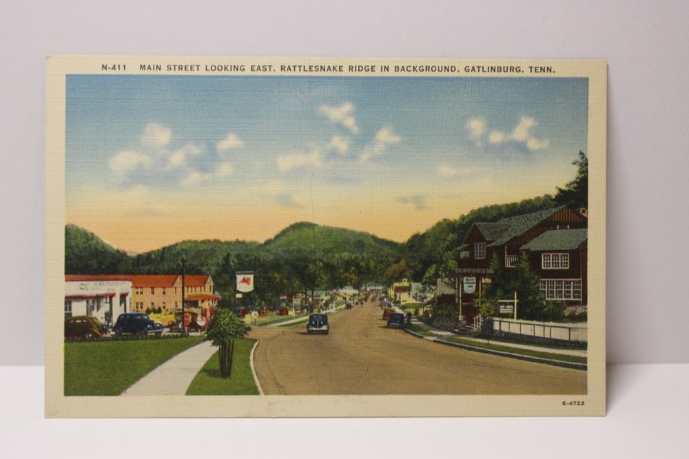Main Street Looking East, Gatlinburg Tennessee Linen Postcard