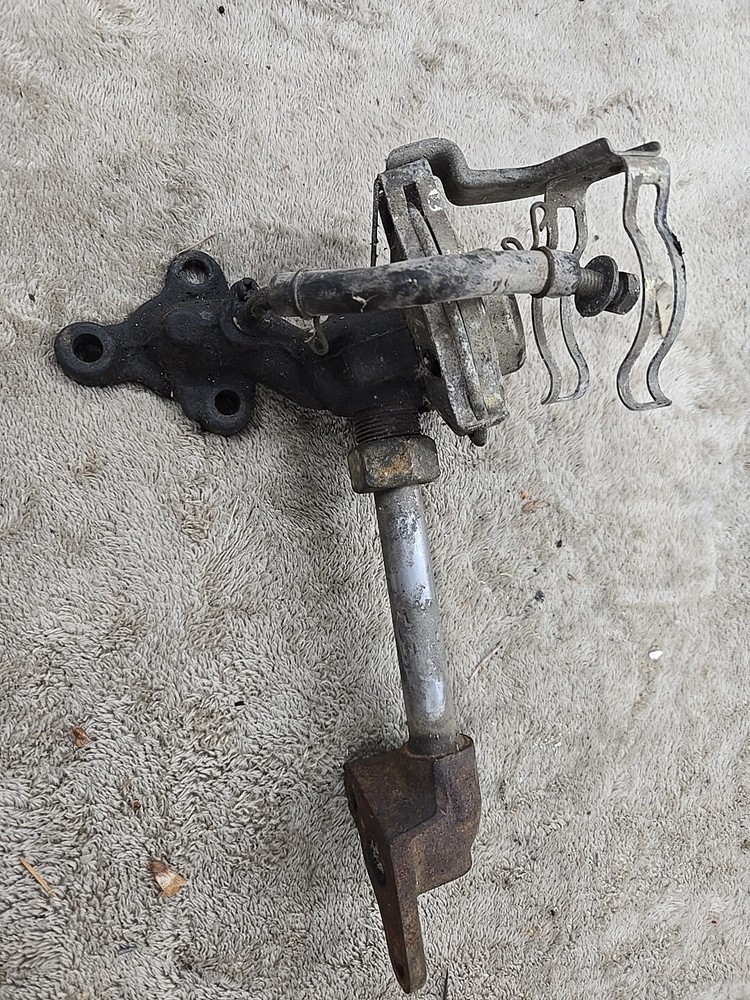 TOYOTA PICKUP TRUCK 4RUNNER 22R EGR VALVE OEM Used P5611c30