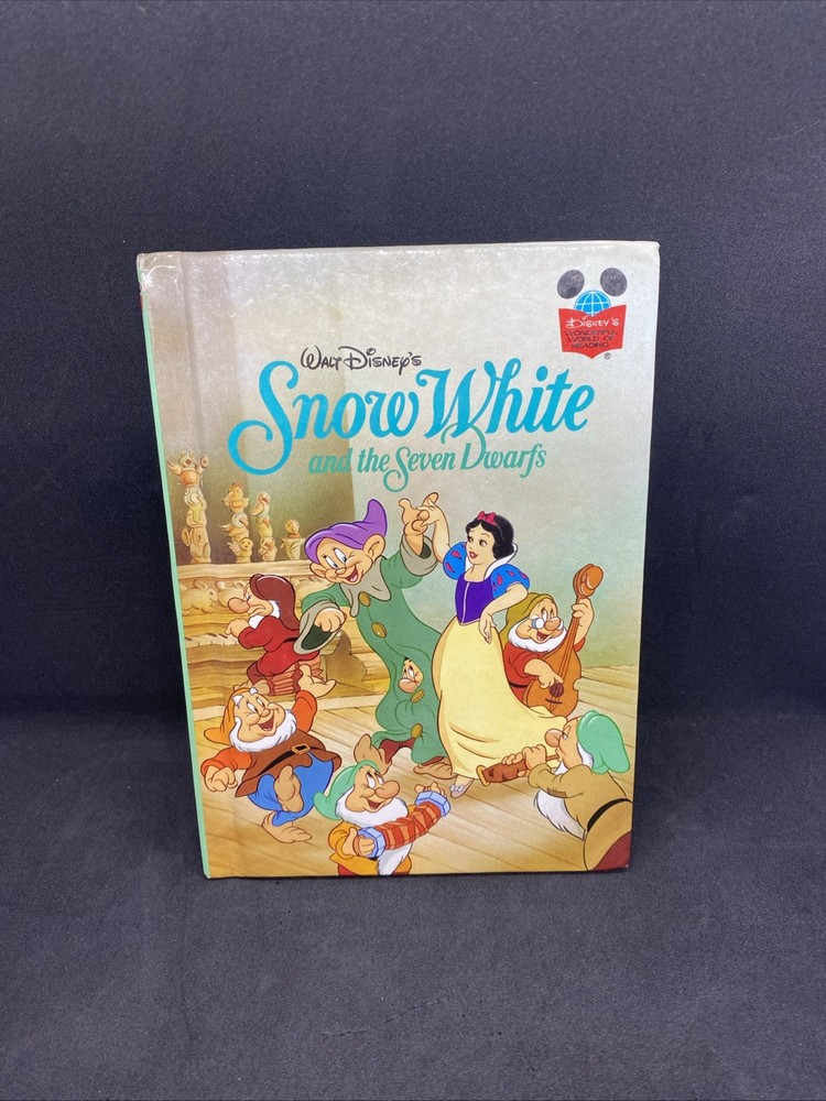 Walt Disney's Snow White and the Seven Dwarfs copyright 1994 ￼- GOOD