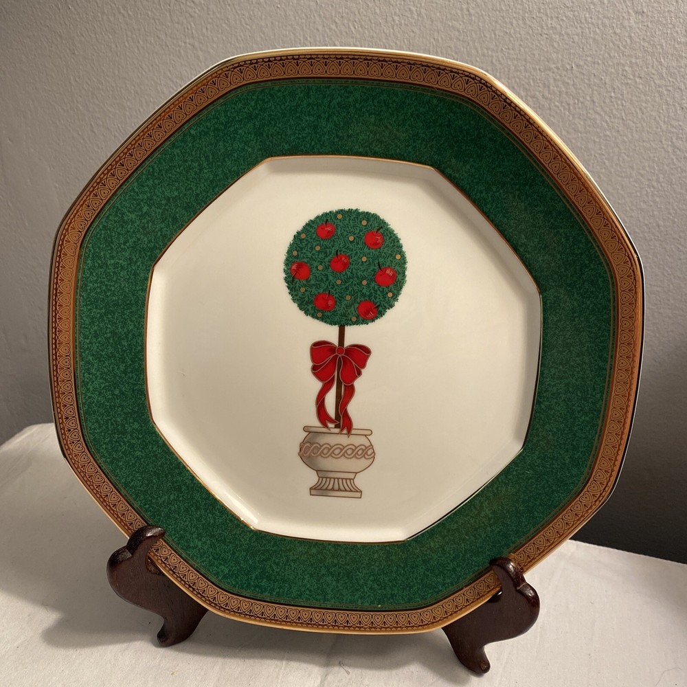 Mikasa Topiary L3285 9-Inch Gold Rim Christmas Accent Plate-image