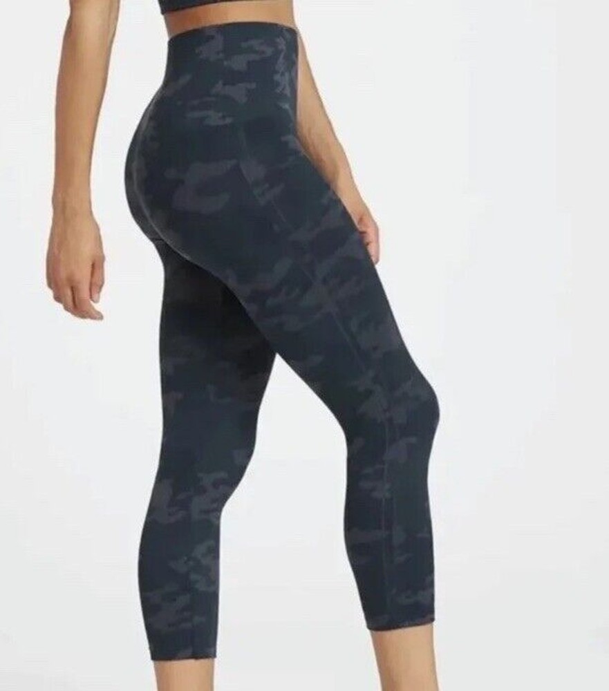 Spanx Look At Me Now Seamless Leggings Black Camo Women Size Small NWT