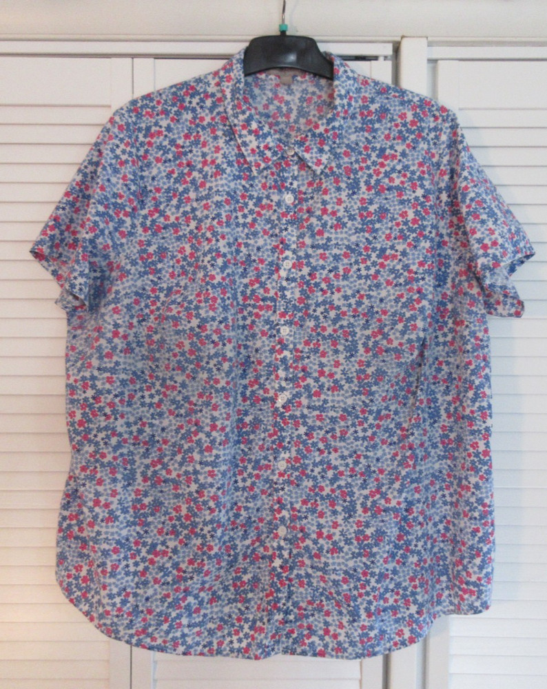 WOMAN WITHIN Size 2X (26/28) White w/Red & Blue Flowers Short Sleeve Blouse