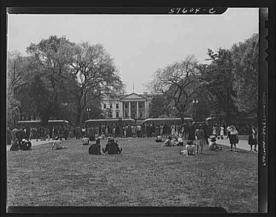 Photo:Washington DC White House Lawn 1930s People Parked Buses Crowd