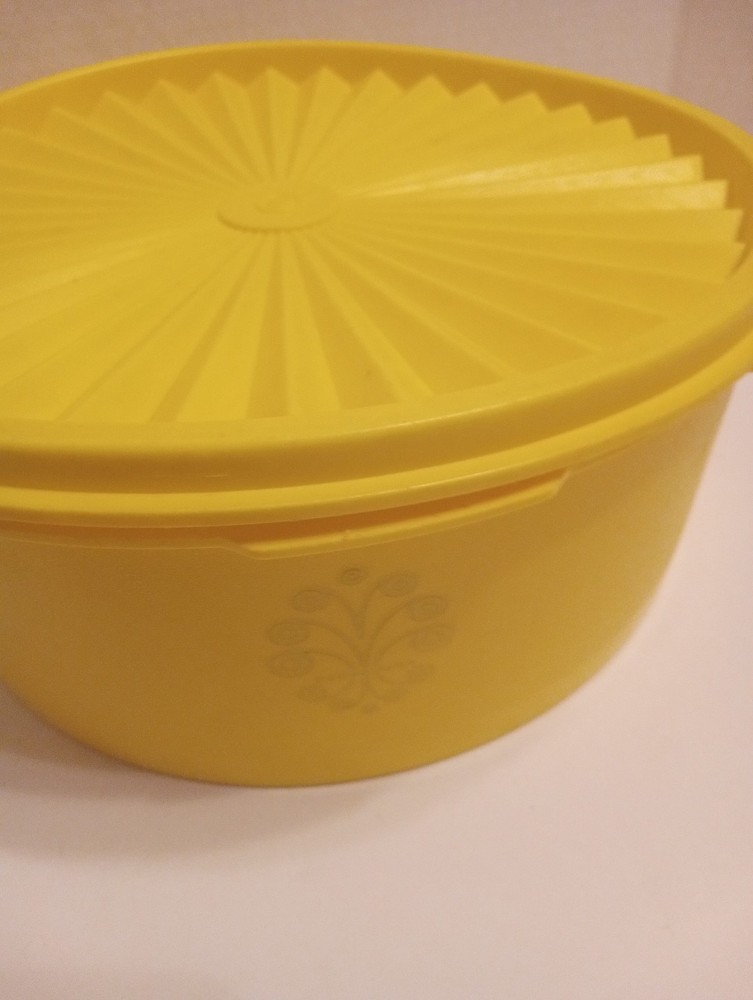 Vintage Round Yellow Tupperware Servalier Stacking Canister w/lid  1204  8