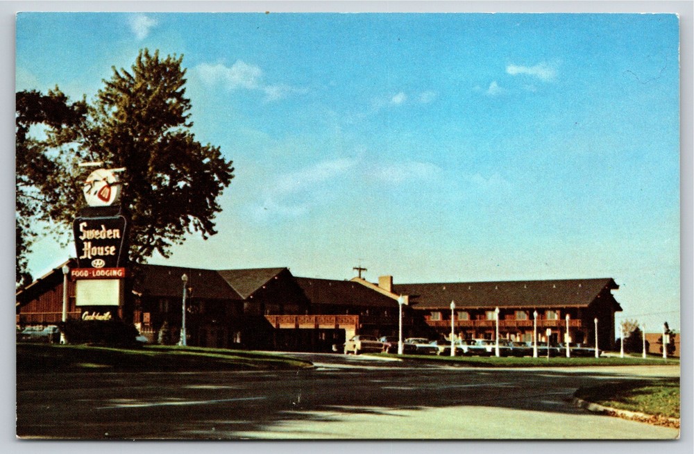 Roadside View~Rockford Illinois~Sweden House Lodge & Restaurant~Vintage Postcard