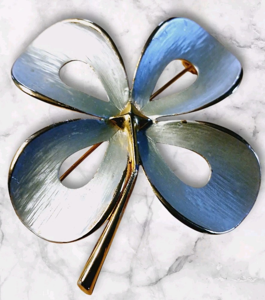 Park Lane Signed Brushed White Enamel 4 Leaf Clover Vintage Gold Tone Brooch Pin