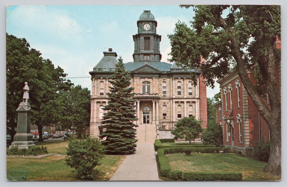 Postcard Holmes county courthouse, Millersburg, Ohio