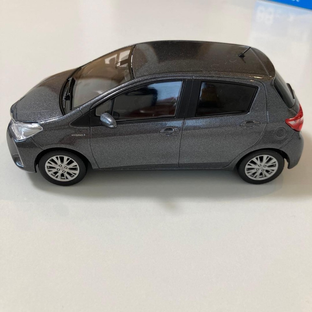 Toyota Vitz color sample minicar #416f19